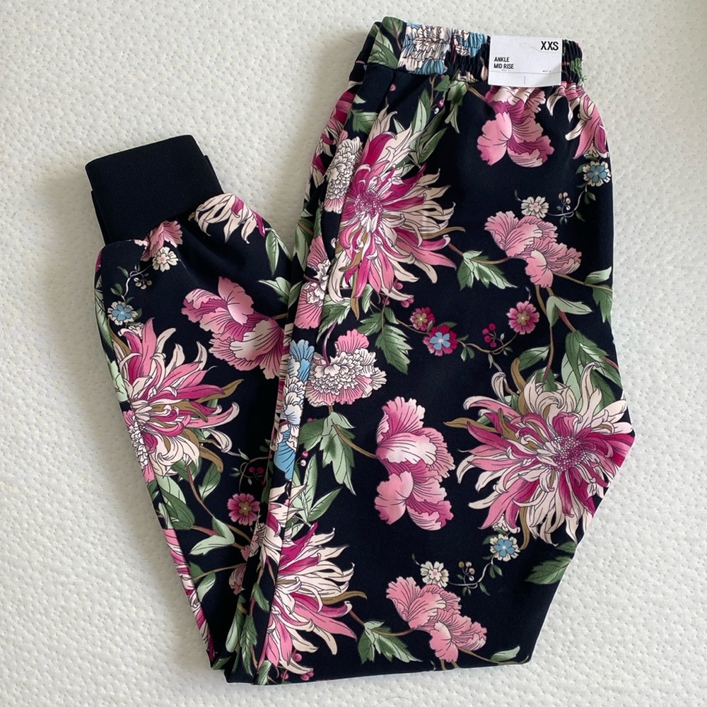 Women’s Mid Rise Floral Jogger Pant